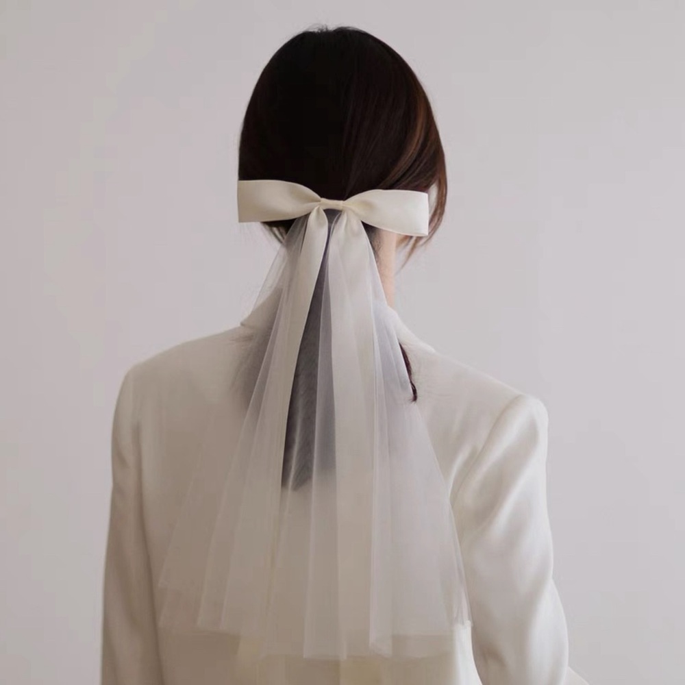 Short Wedding Veil with Silk Bow